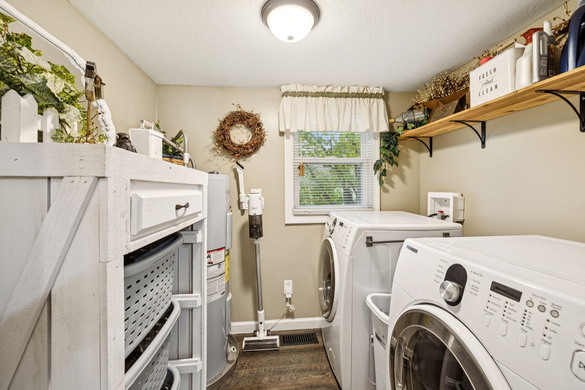 120 Tuttle Lane Bethpage, TN 37022 - Photo 15 of 26 a view of washer and dryer in a utility room