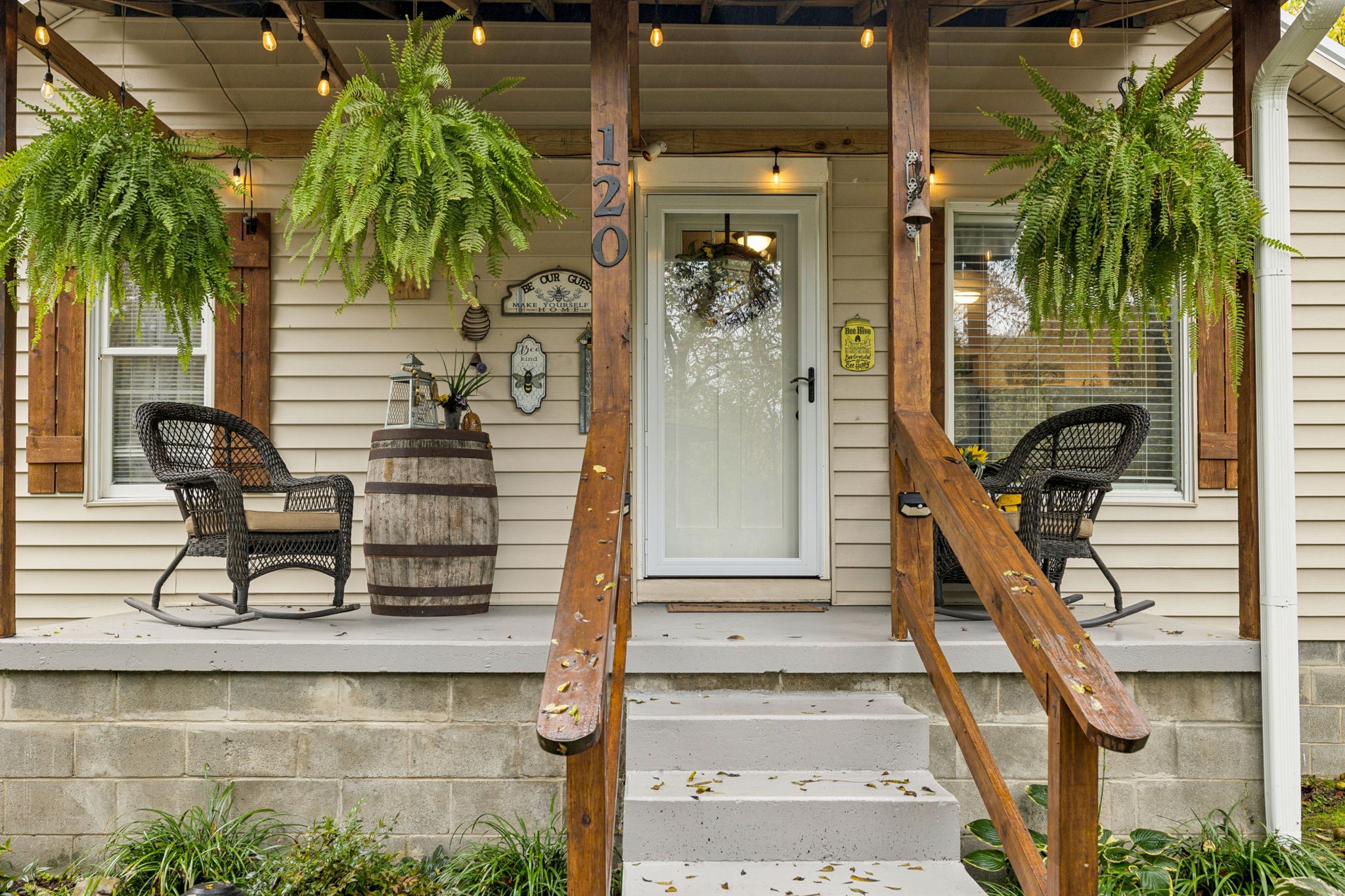 120 Tuttle Lane Bethpage, TN 37022 - Photo 5 of 26 a view of a entryway front of house