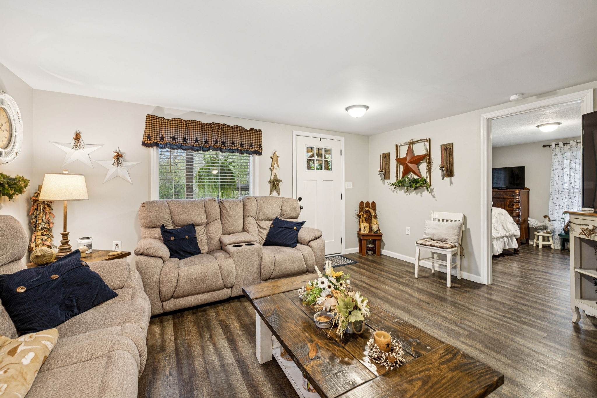 120 Tuttle Lane Bethpage, TN 37022 - Photo 8 of 26 a living room with furniture and a wooden floor