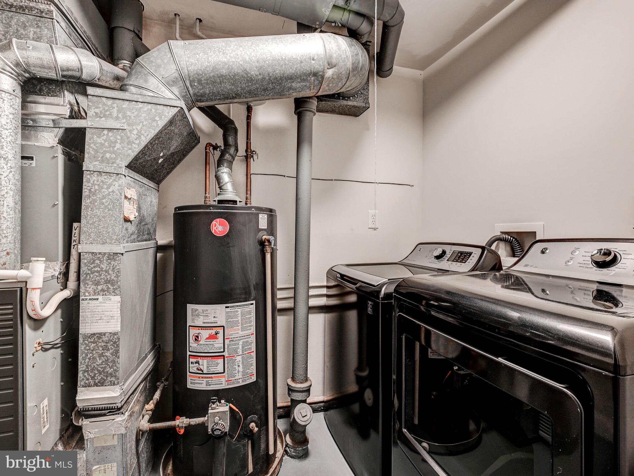 8127 Del Haven Road Dundalk, MD 21222 - Photo 18 of 25 a close view of a stove top oven and sitting space