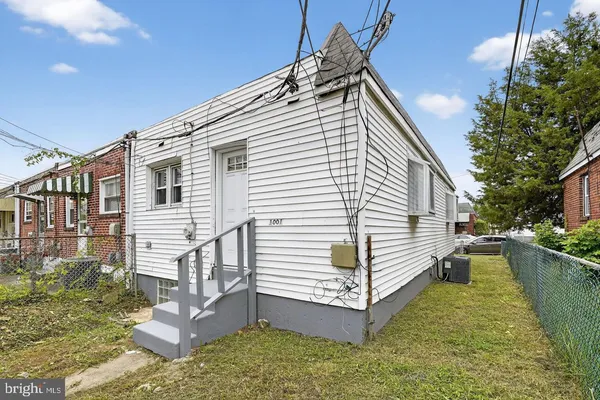 $1,595 | 1001 Burnside Road, Sharon Hill, PA 19079