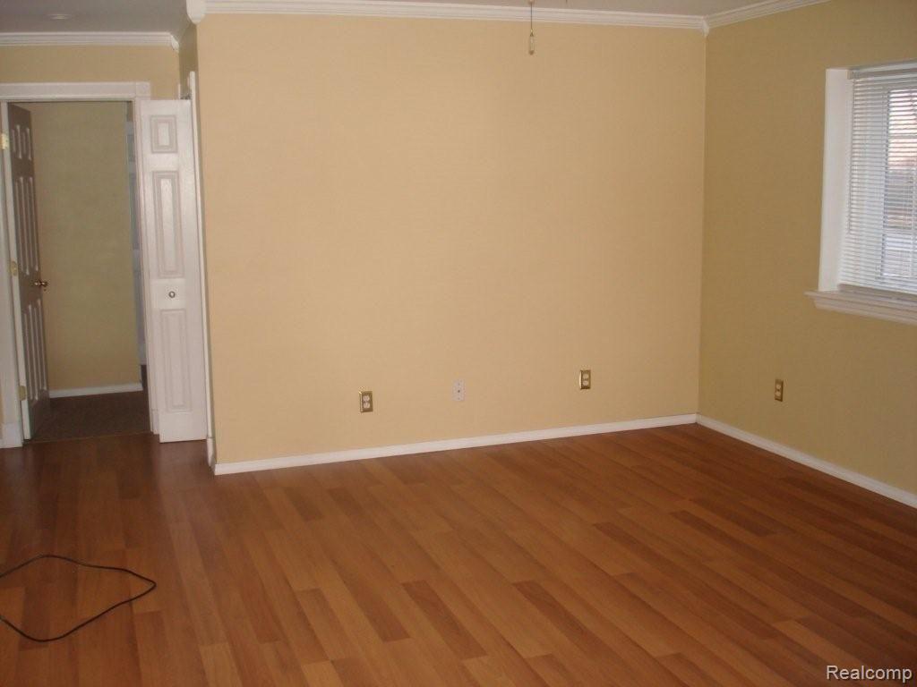 12806 Toepfer Road Warren, MI 48089 - Photo 5 of 14 Living Room