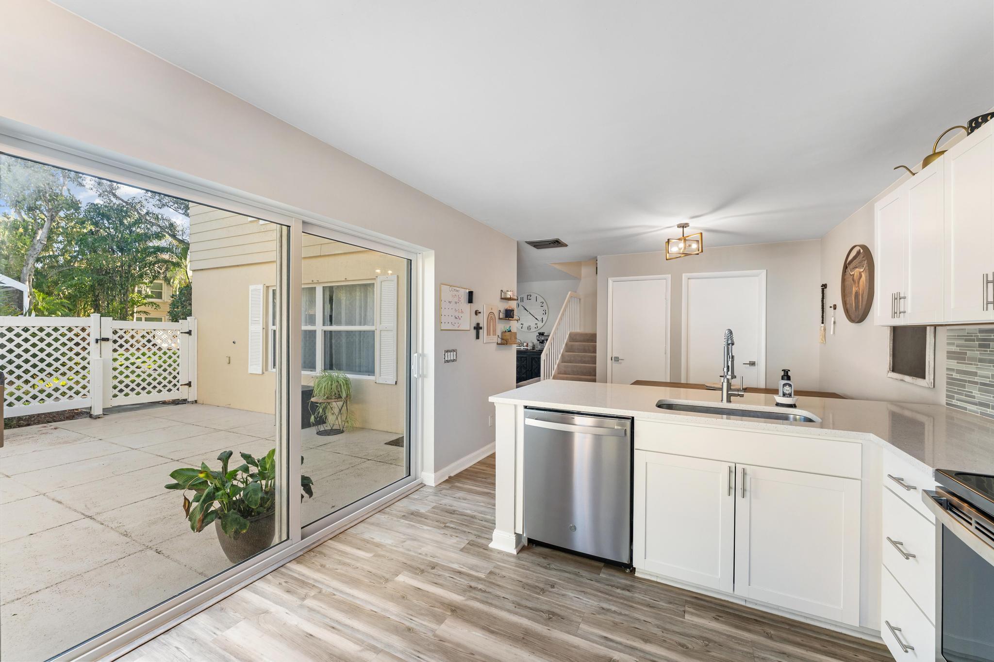 4801 Roxbury Court Boynton Beach, FL 33436 - Photo 13 of 37 Kitchen