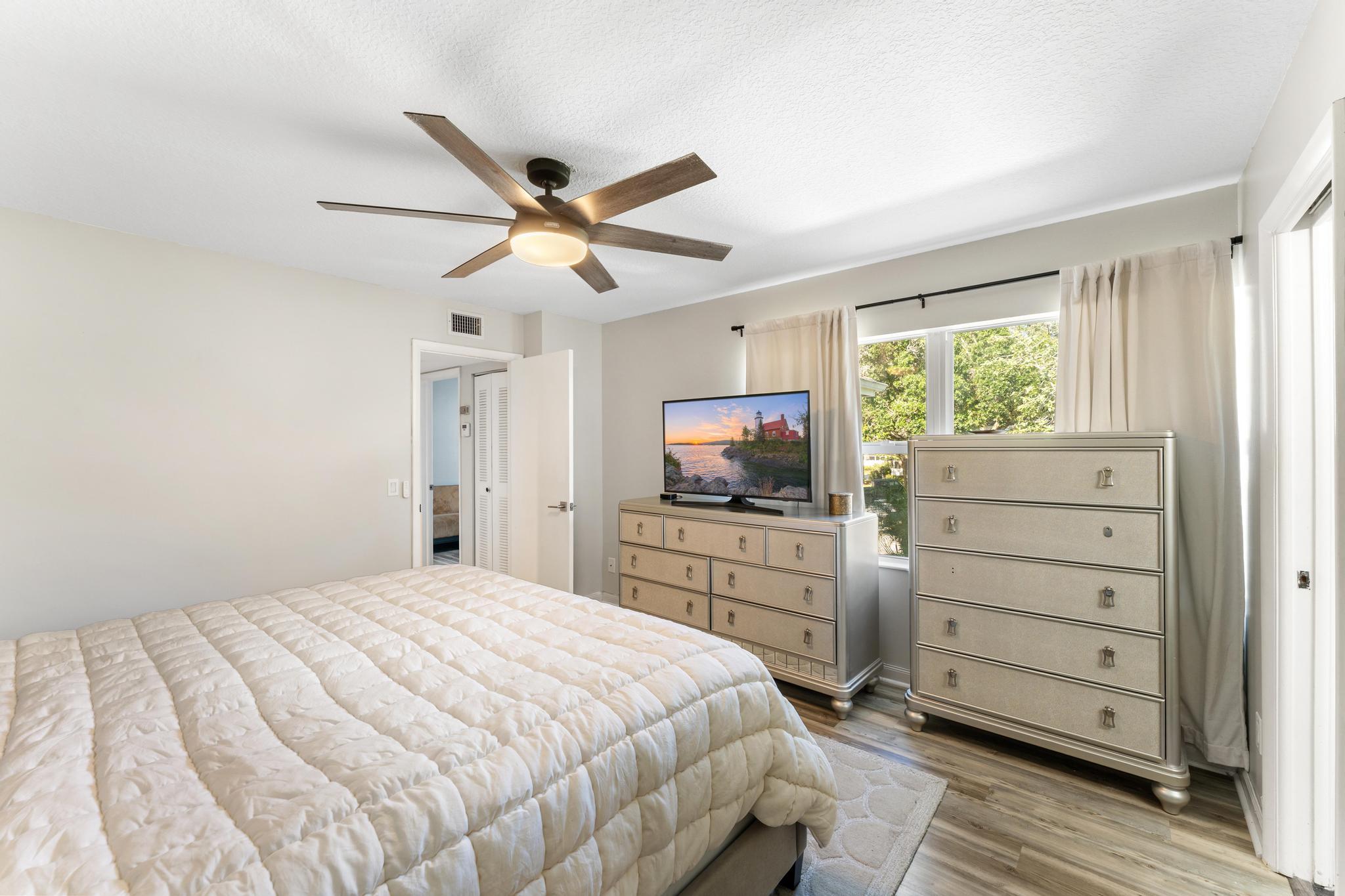 4801 Roxbury Court Boynton Beach, FL 33436 - Photo 19 of 37 Primary Bedroom