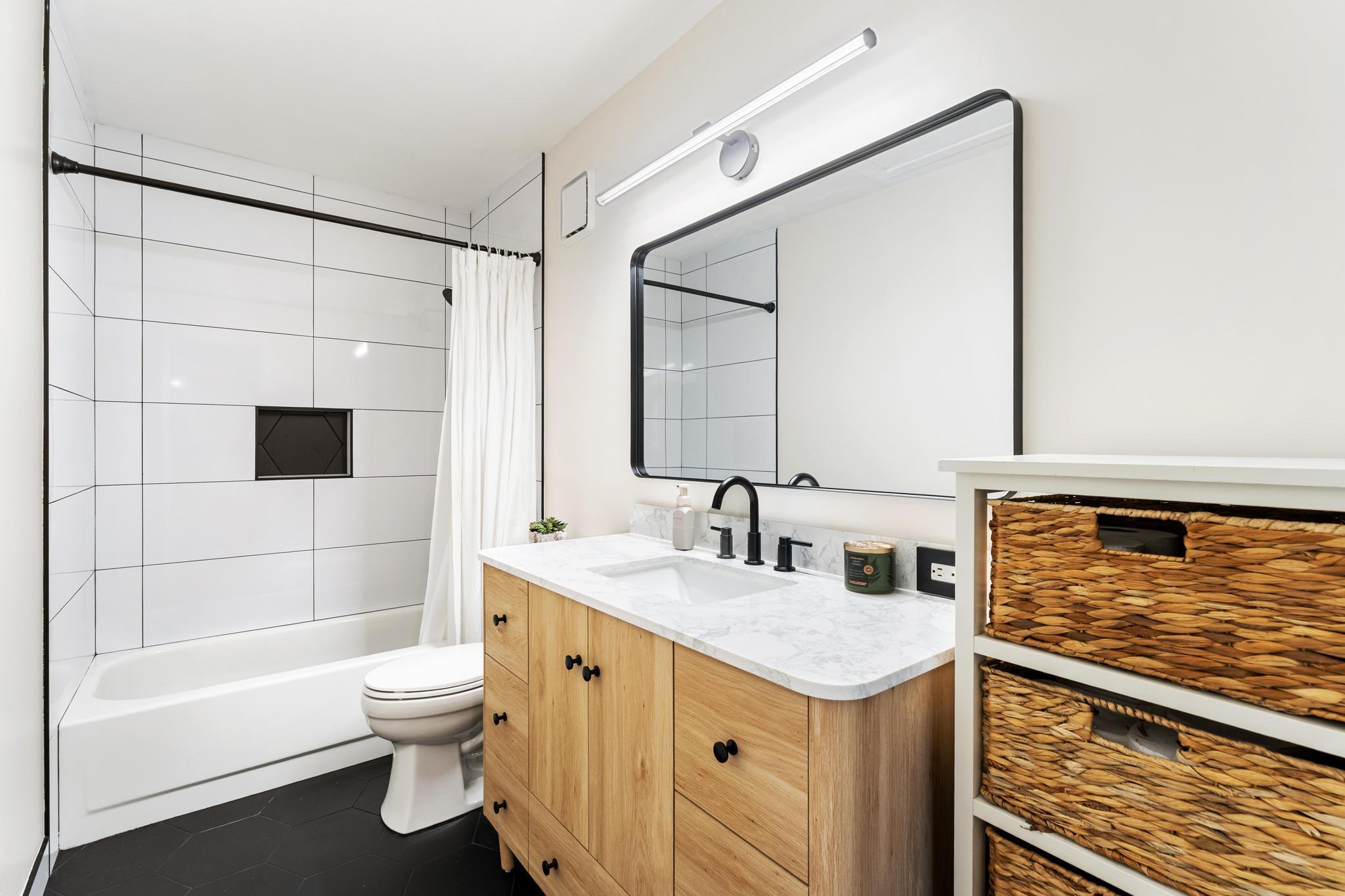 4801 Roxbury Court Boynton Beach, FL 33436 - Photo 25 of 37 Secondary Full Bathroom