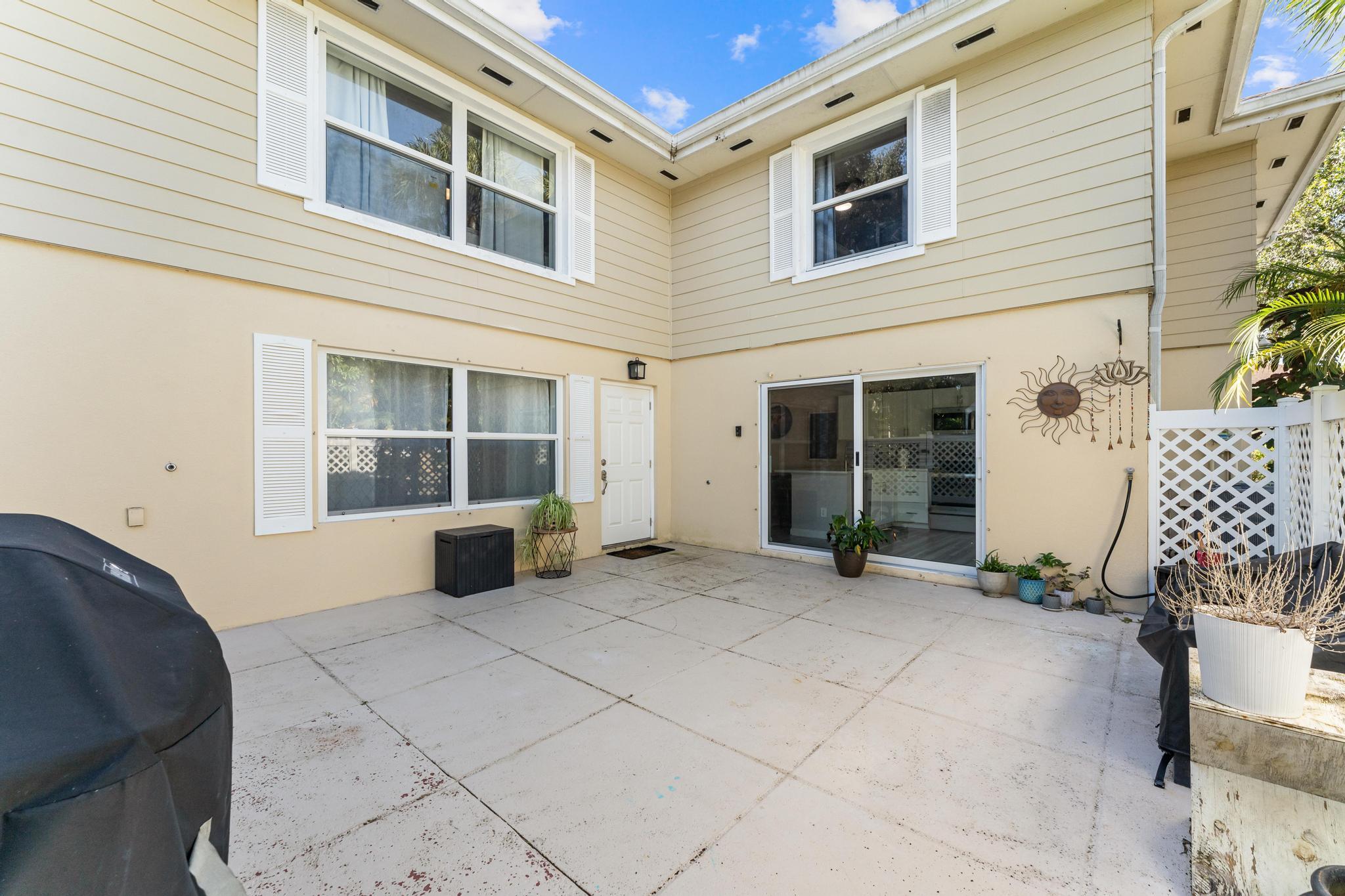 4801 Roxbury Court Boynton Beach, FL 33436 - Photo 28 of 37 Front Porch