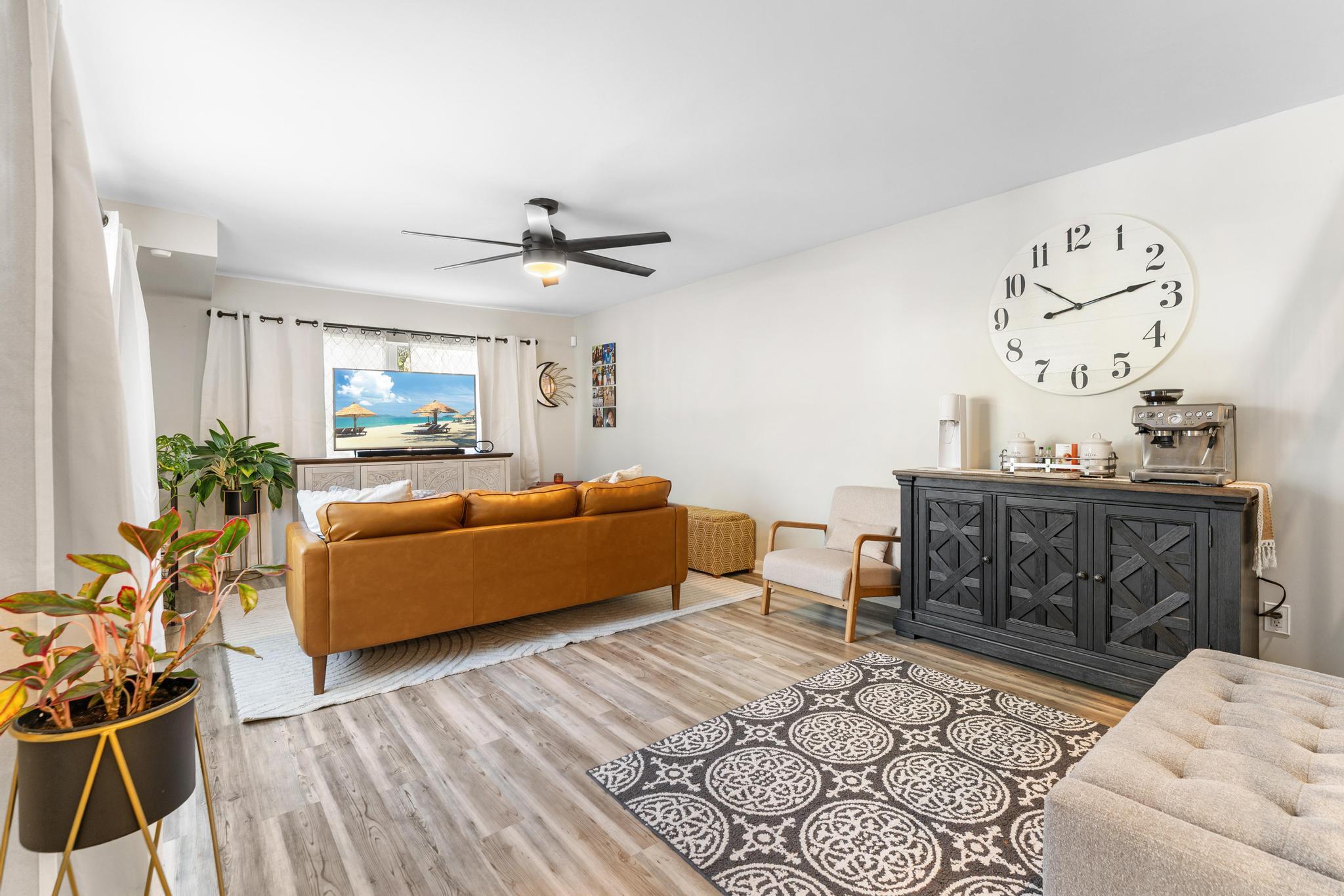 4801 Roxbury Court Boynton Beach, FL 33436 - Photo 3 of 37 Living Room