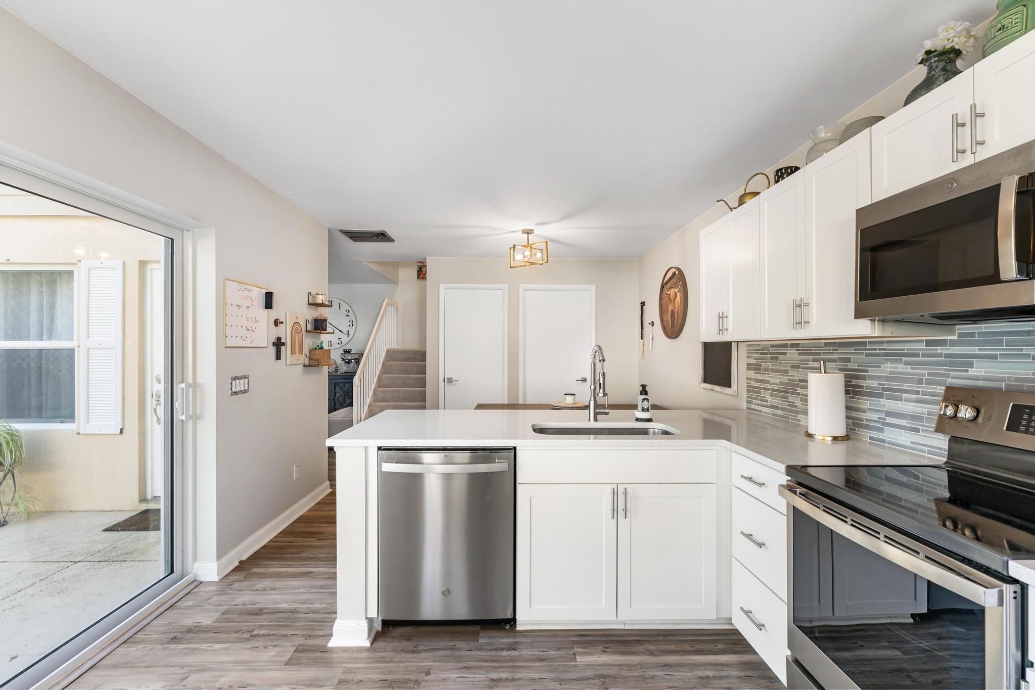 4801 Roxbury Court Boynton Beach, FL 33436 - Photo 10 of 37 Kitchen