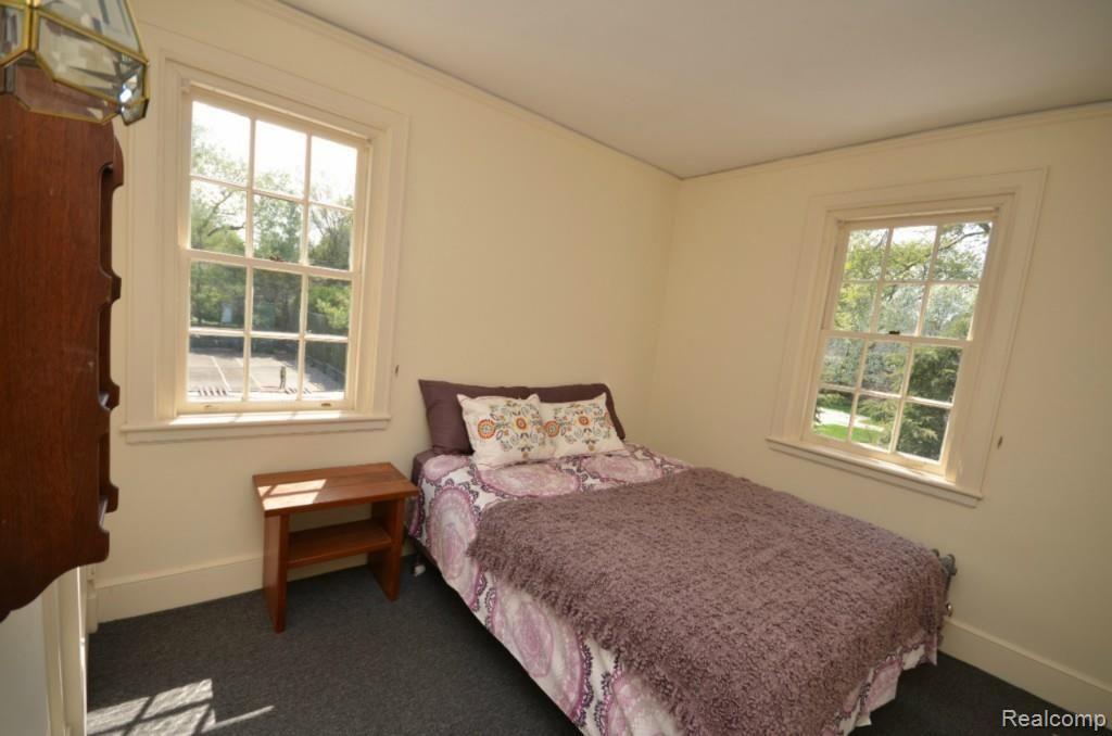 99 Lothrop Road Grosse Pointe, MI 48236 - Photo 22 of 28 38 carriage house bedroom.jpg