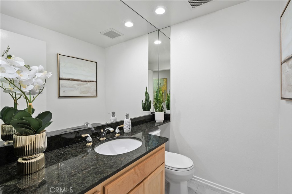 11687 Bellagio Road, Unit 12 Los Angeles, CA 90049 - Photo 18 of 50 Guest bathroom