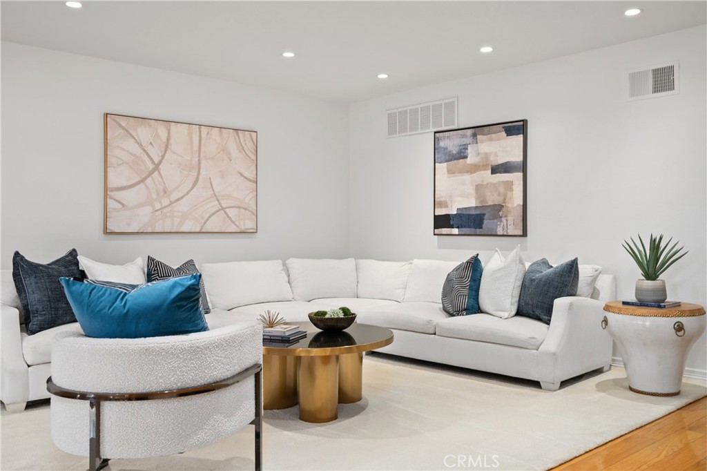 11687 Bellagio Road, Unit 12 Los Angeles, CA 90049 - Photo 3 of 50 Spacious great room for entertaining