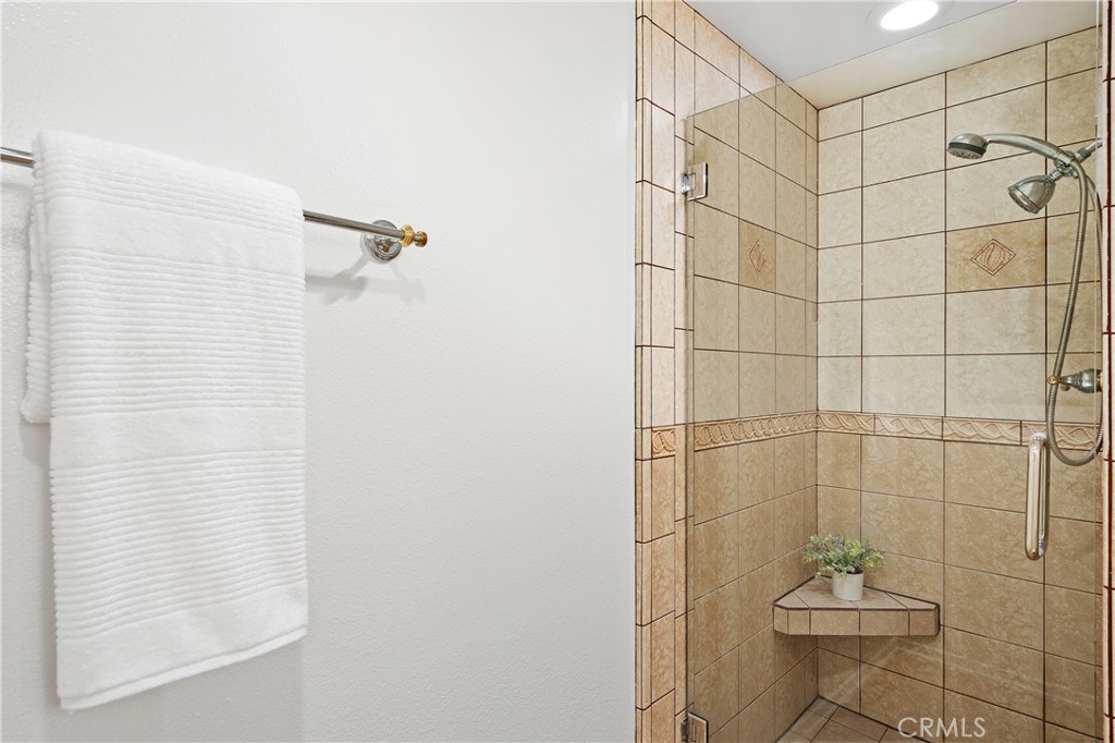 11687 Bellagio Road, Unit 12 Los Angeles, CA 90049 - Photo 36 of 50 Second bedroom suite walk-in shower.