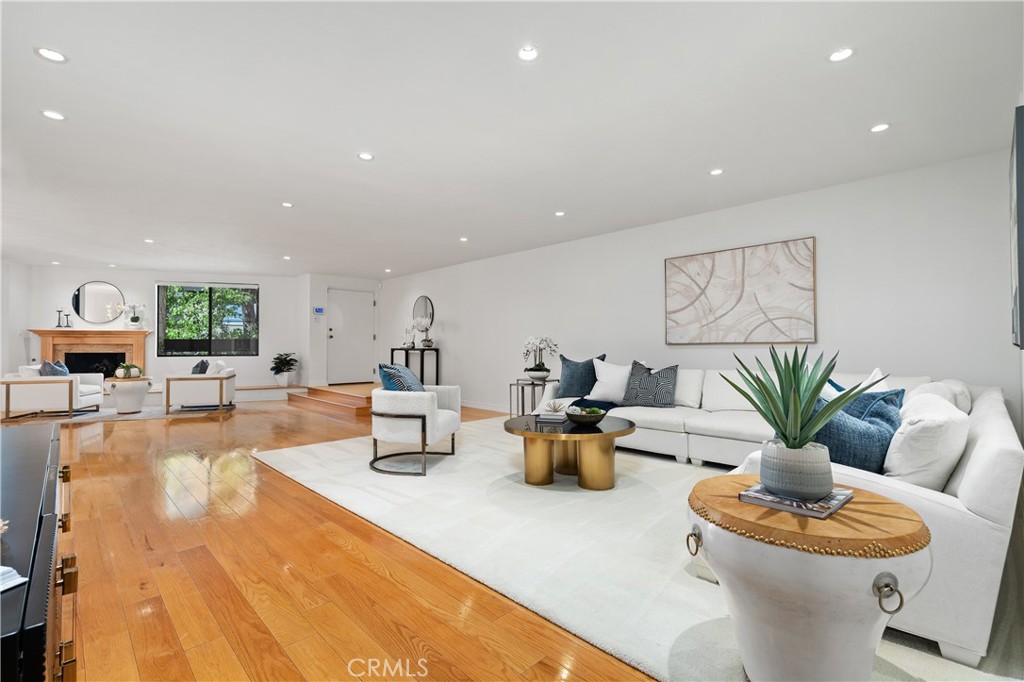 11687 Bellagio Road, Unit 12 Los Angeles, CA 90049 - Photo 4 of 50 Spacious great room for entertaining