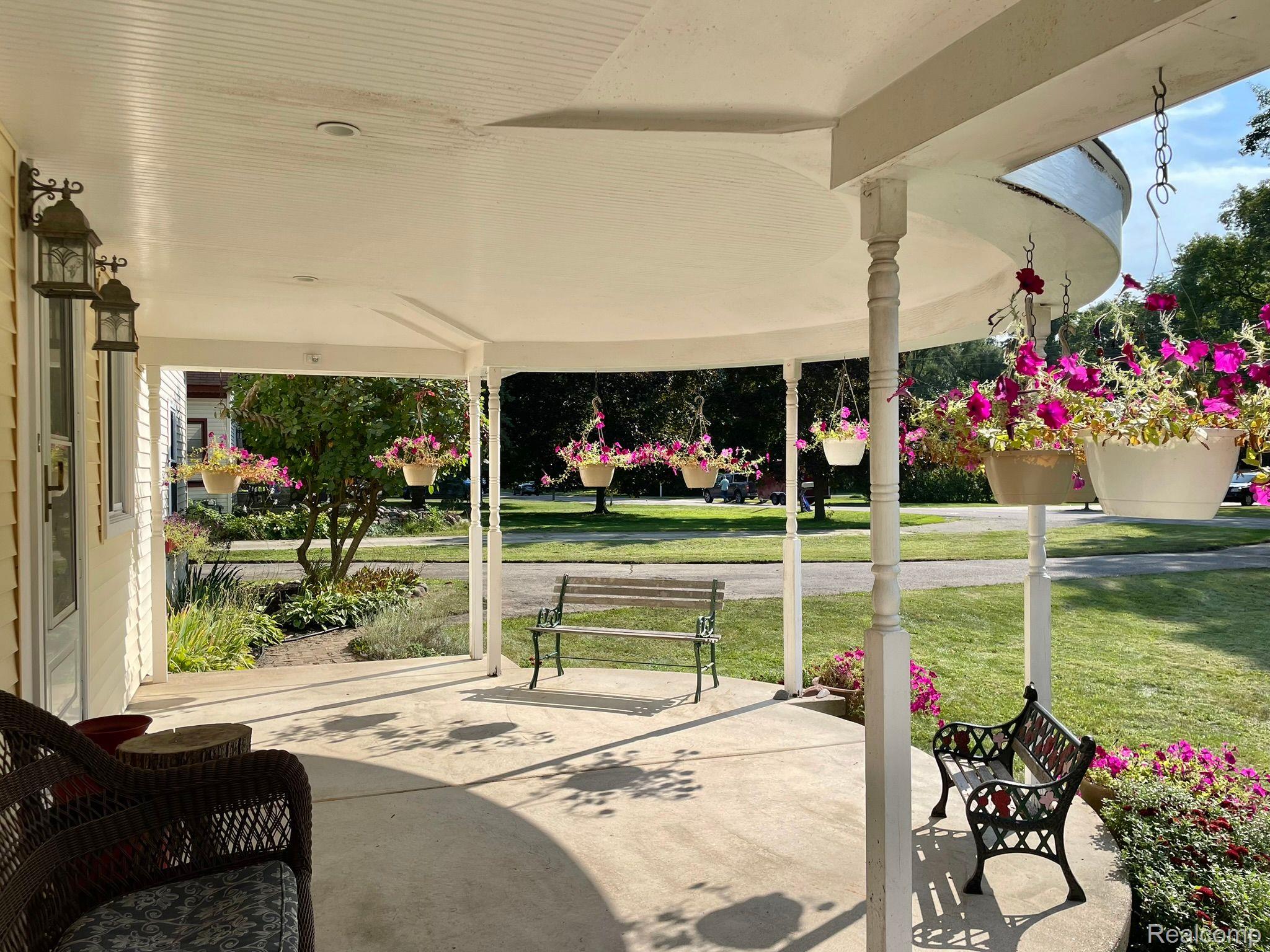 2807 Gravel Ridge Drive Rochester, MI 48307 - Photo 5 of 45 Peaceful outdoor space