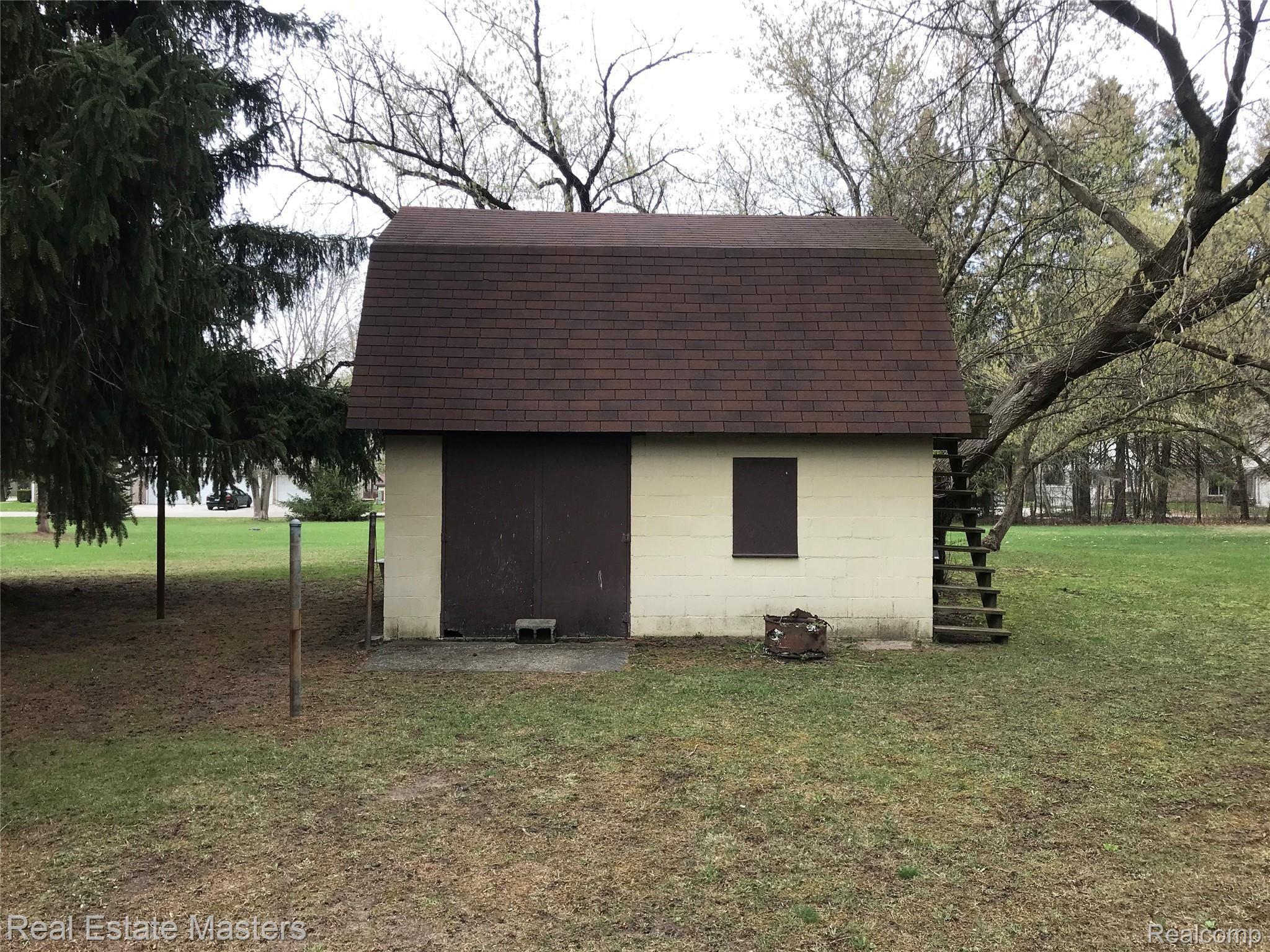 2852 Beach Road Port Huron, MI 48060 - Photo 14 of 21 b7.jpg