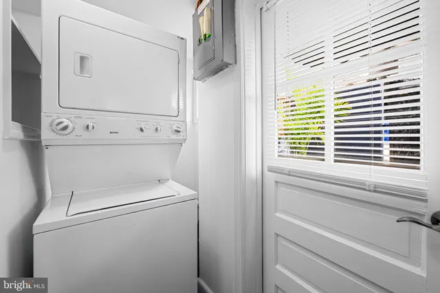 a close up view of a washer and dryer