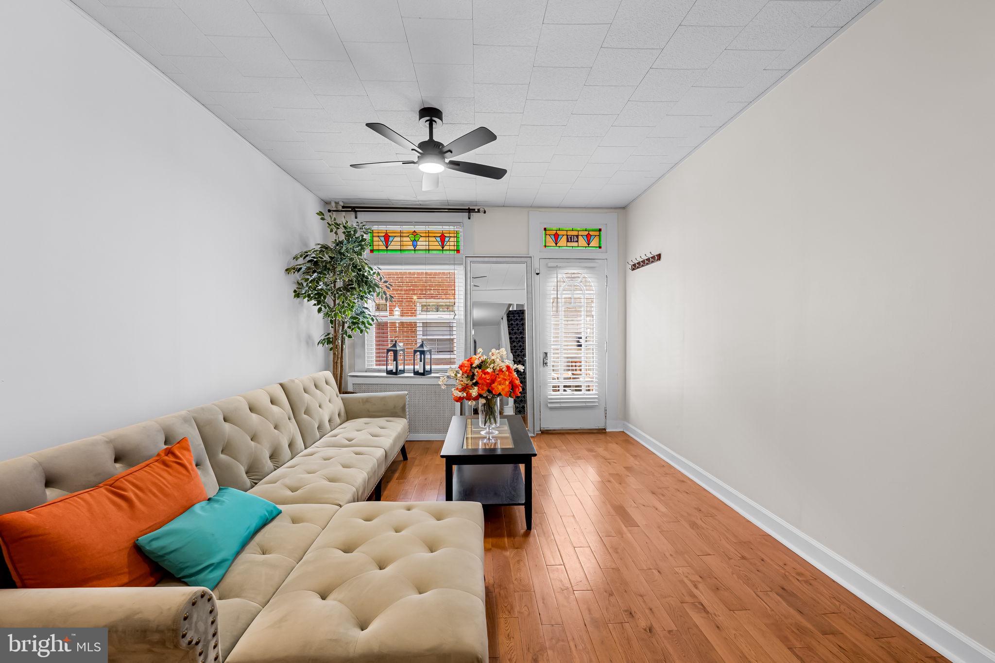 417 South Madeira Street Baltimore, MD 21231 - Photo 10 of 33 a living room with furniture and a large window