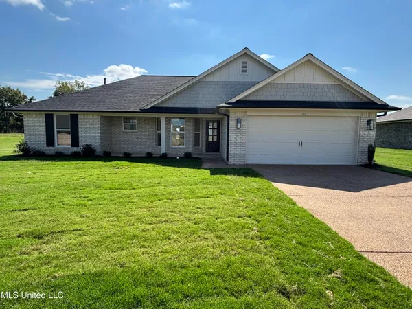 $301,900 | 103 Red Bird Cove, Senatobia, MS 38668