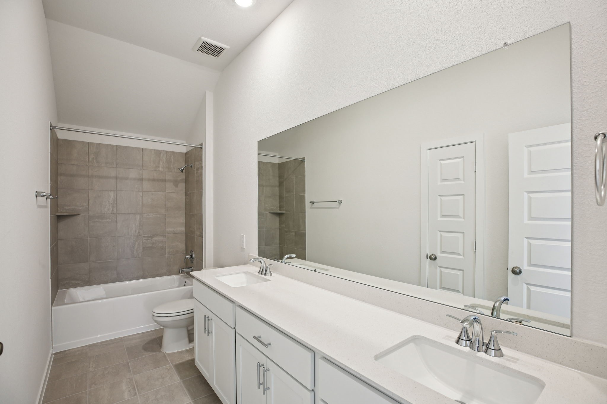 2807 Clapbread Lane Rosenberg, TX 77471 - Photo 32 of 49 Photo is not of the actual home, but is an inspirational photo of builder’s model home and may depict options, furnishings, and/or decorator features that are not included.