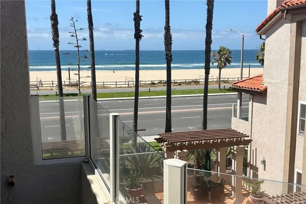 $1,300,000 | 1400 Pacific Coast Highway, Unit 305, Huntington Beach, CA 92648