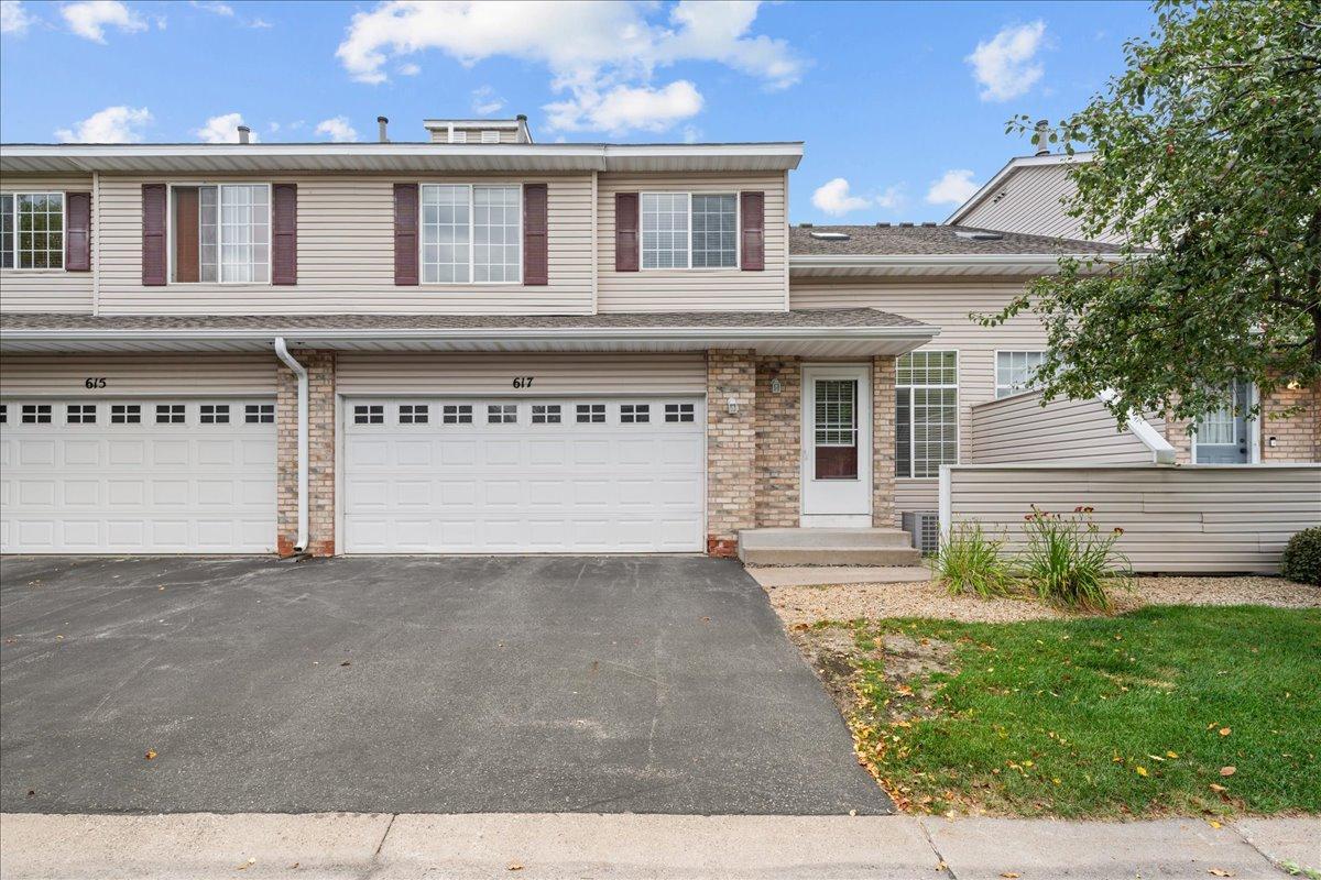 617 Grandview Way Hudson, WI 54016 - Photo 1 of 27 Gallery Image 1