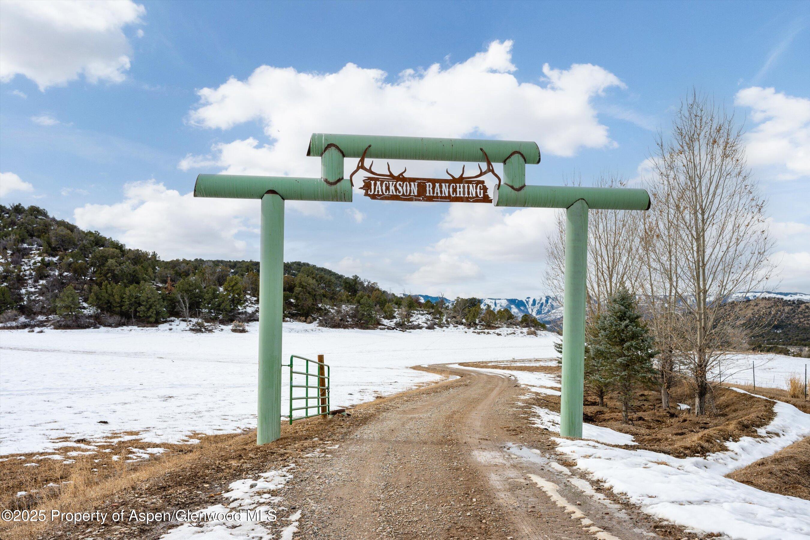 01-857IndianRockRd_25020401