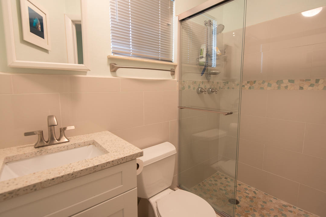 1119 Heron Road Key Largo, FL 33037 - Photo 19 of 30 Guest bath