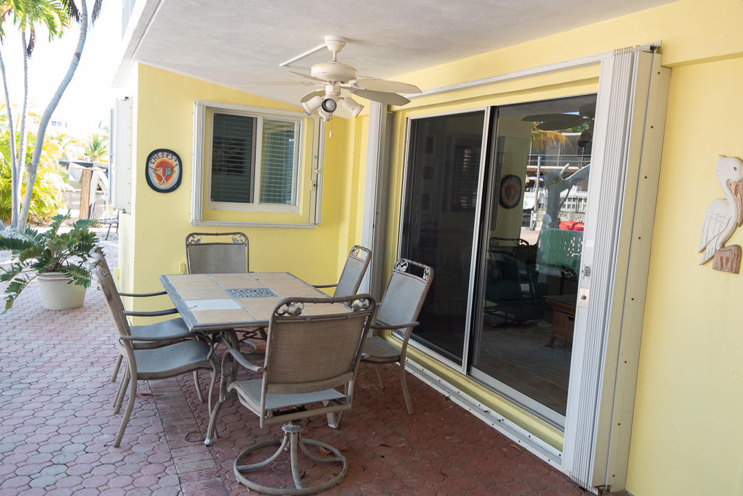 1119 Heron Road Key Largo, FL 33037 - Photo 22 of 30 Outside dining area
