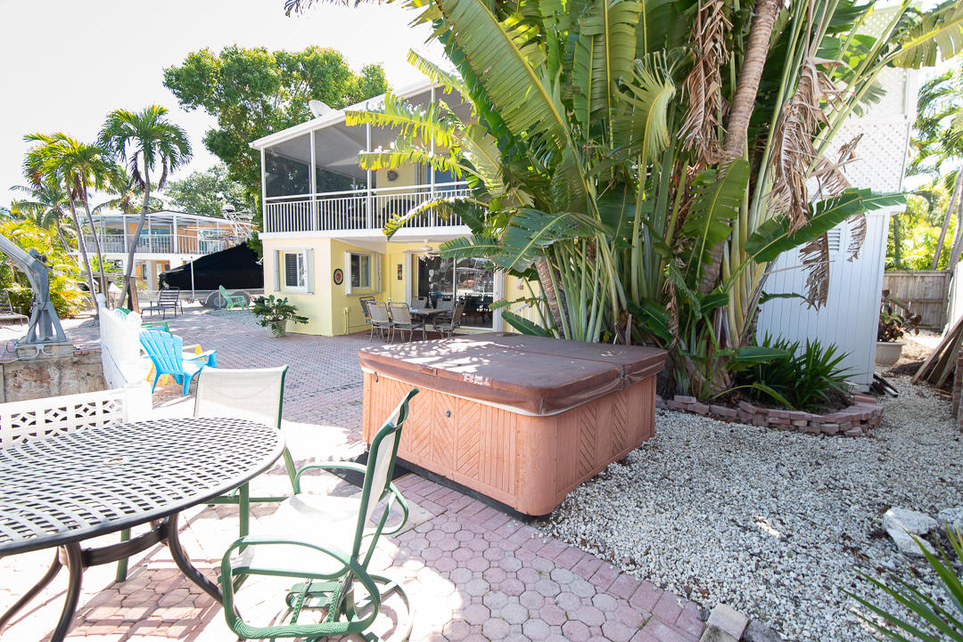 1119 Heron Road Key Largo, FL 33037 - Photo 24 of 30 Hot tub