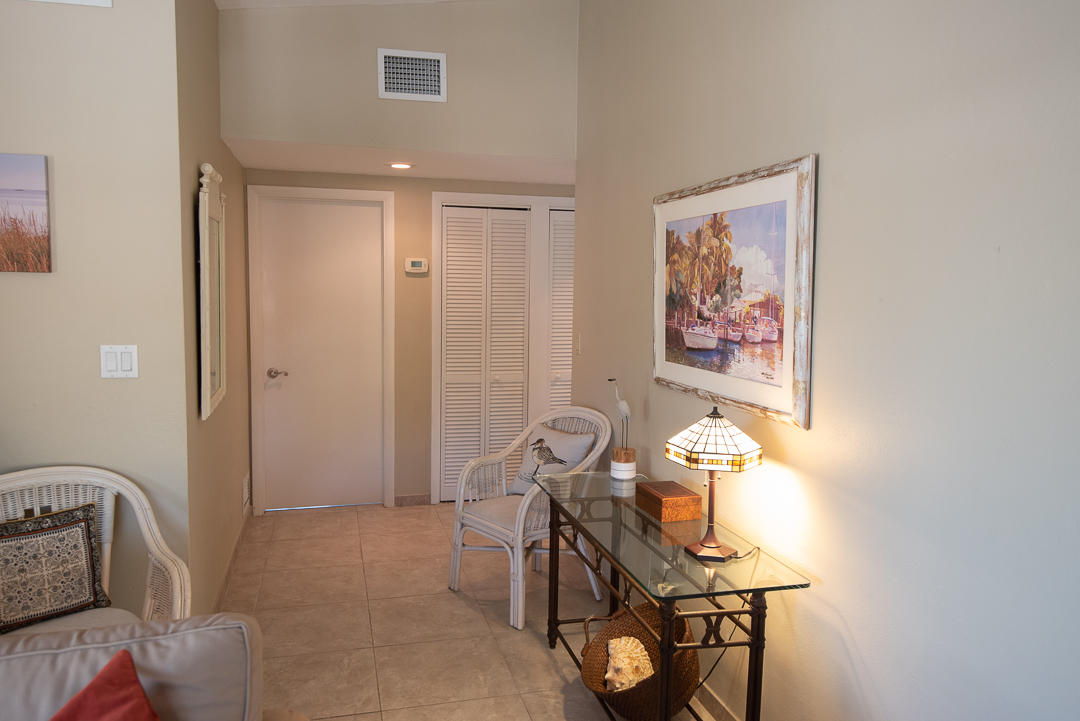 1119 Heron Road Key Largo, FL 33037 - Photo 10 of 30 Hallway