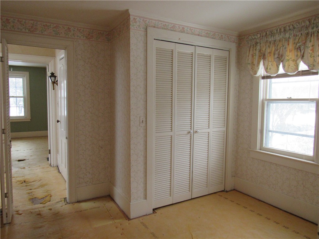 180 Milburn Street Rochester, NY 14607 - Photo 30 of 39 Flexible space for relaxing; closet