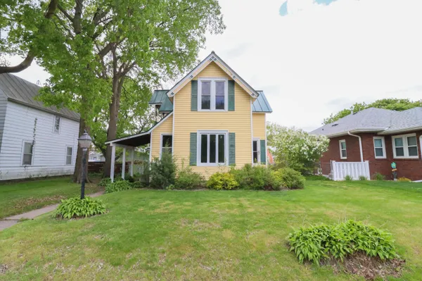 $284,900 | 1608 West Avenue South, La Crosse, WI 54601