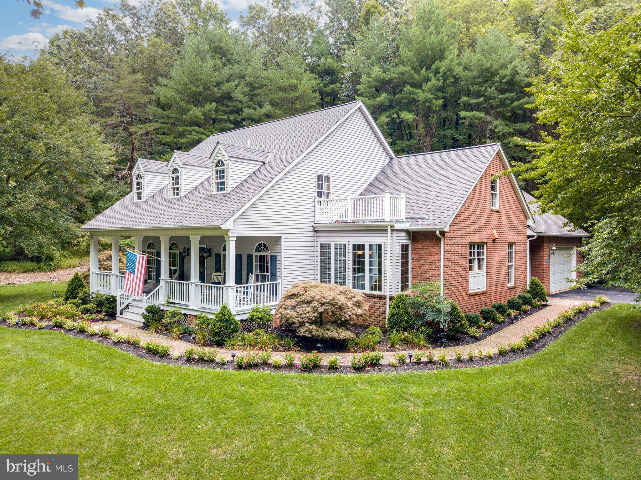 12605 Knoll Road Mount Airy, MD 21771 - Photo 2 of 58 Inviting front walk