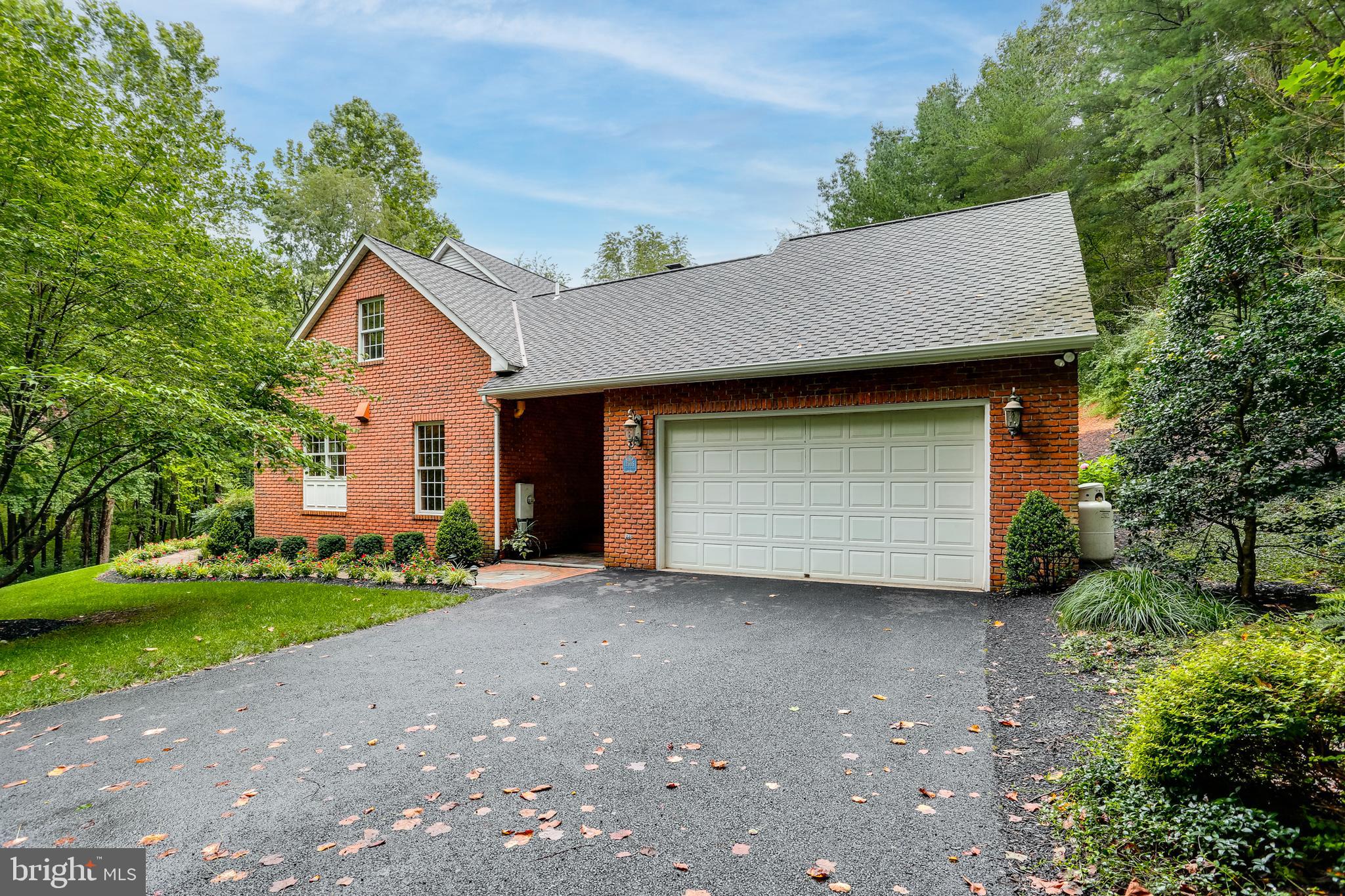 12605 Knoll Road Mount Airy, MD 21771 - Photo 3 of 58 Side load garage with covered entrance to house