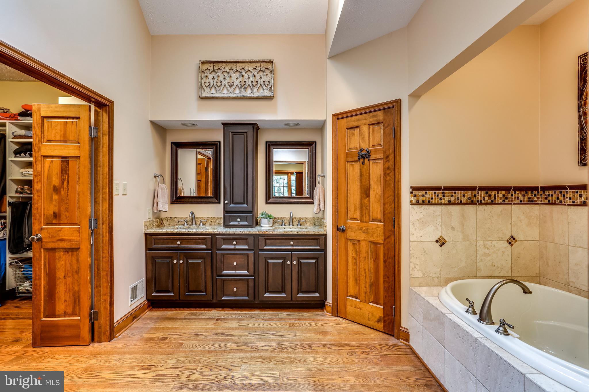 12605 Knoll Road Mount Airy, MD 21771 - Photo 29 of 58 Exceptional owners bathroom