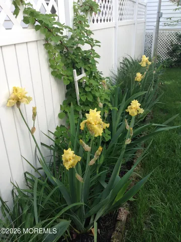 a street sign on a street in front of building