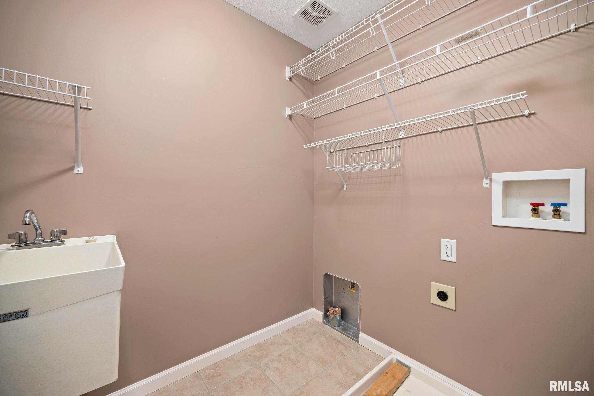 1324 Austin Avenue Washington, IL 61571 - Photo 16 of 42 Gallery Image 16