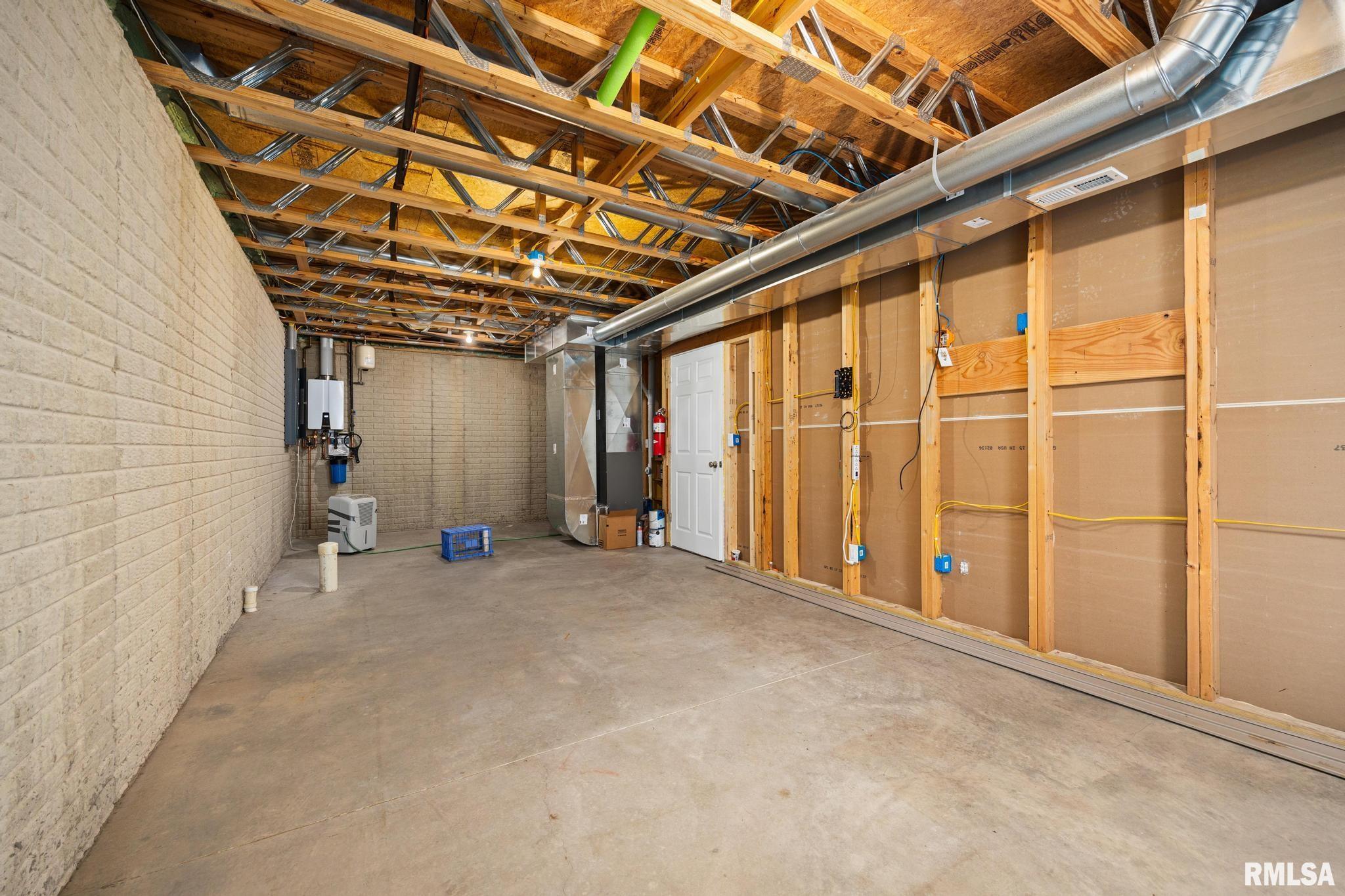 1324 Austin Avenue Washington, IL 61571 - Photo 32 of 42 Gallery Image 32