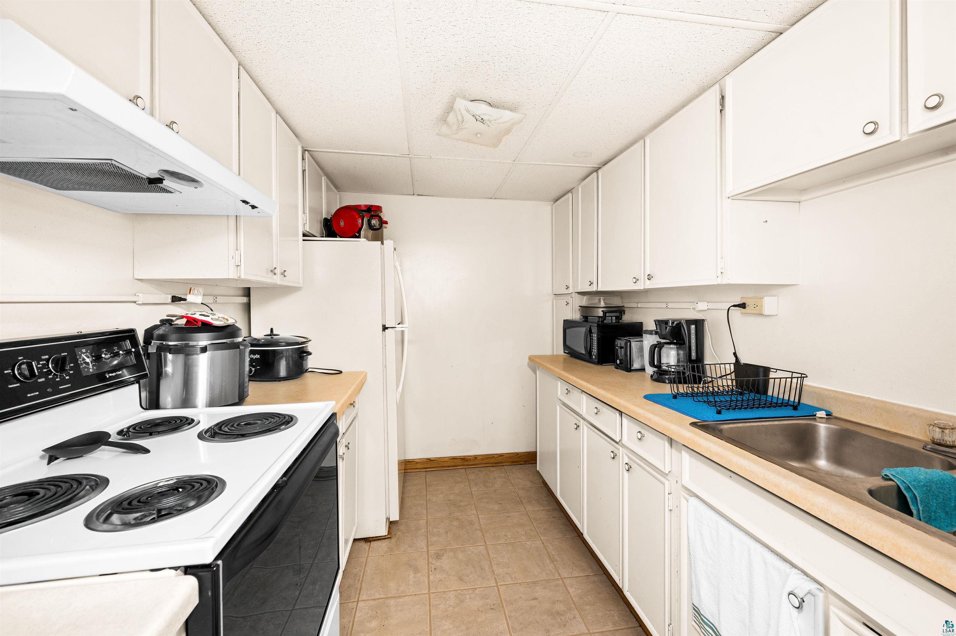 7 Riverside Drive Duluth, MN 55808 - Photo 7 of 26 unit 1 kitchen