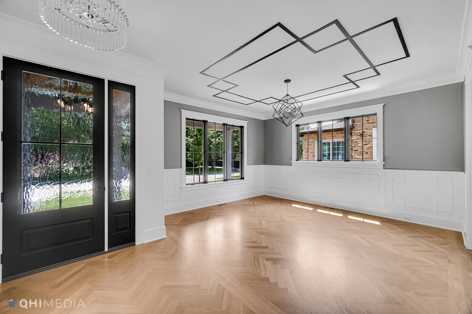 643 Abbotsford Road Kenilworth, IL 60043 - Photo 25 of 31 a view of a livingroom with wooden floor and windows