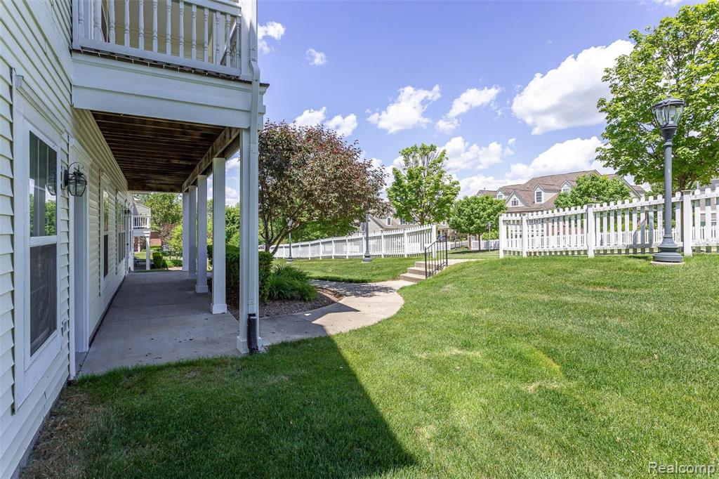 682 West Bluff Court Rochester Hills, MI 48307 - Photo 6 of 37