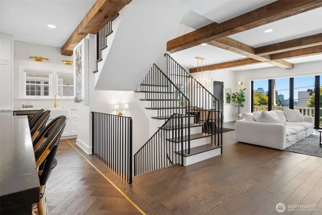 a view of livingroom with furniture and windows