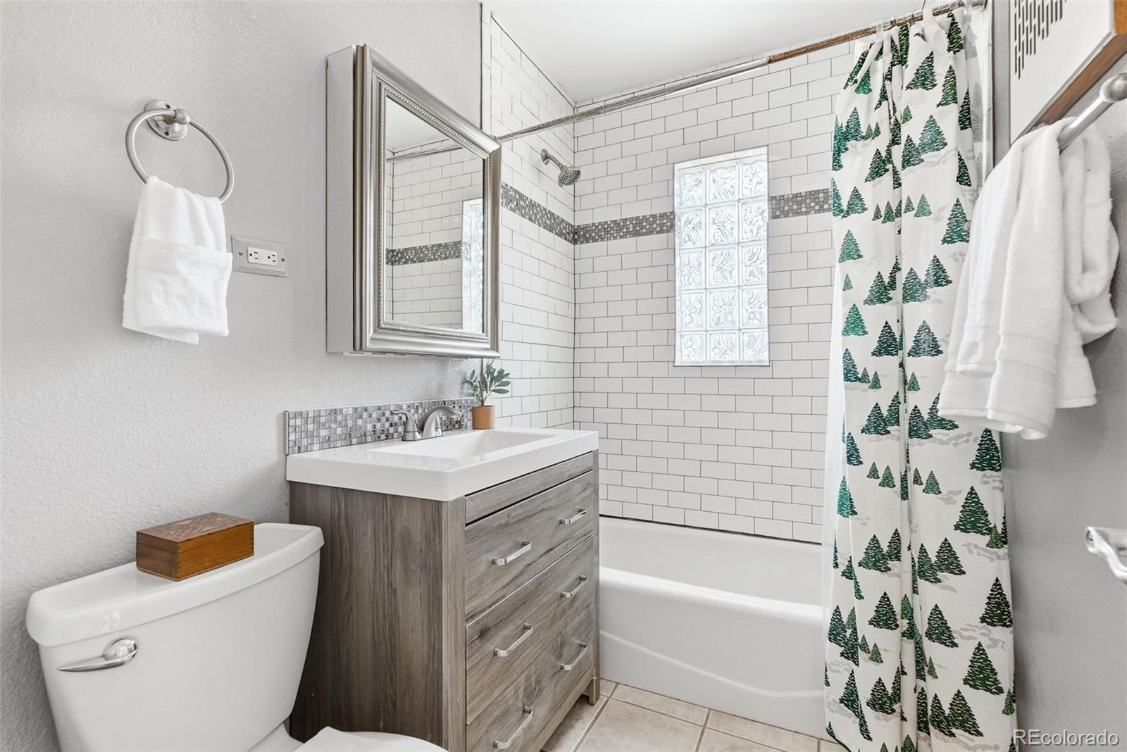 3564 Magnolia Street Denver, CO 80207 - Photo 5 of 33
