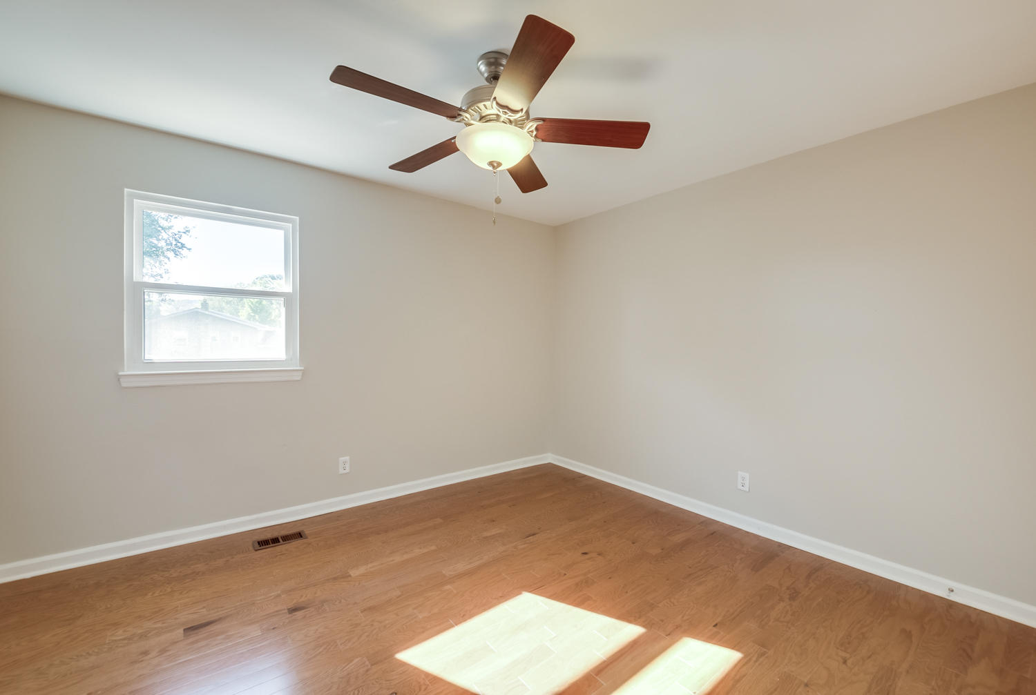 7109 Moses Road Hixson, TN 37343 - Photo 11 of 31 Master Bedroom