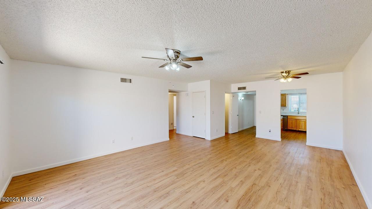 916 South Pantano Road Tucson, AZ 85710 - Photo 3 of 27 Gallery Image 3