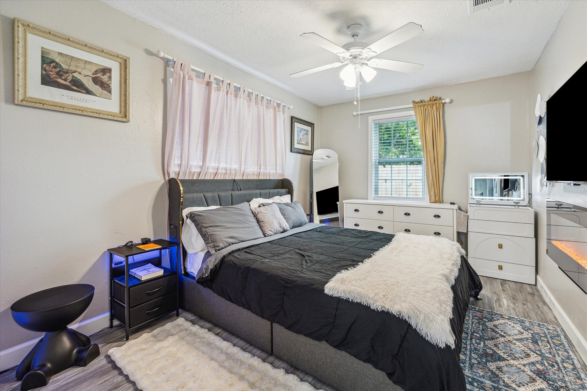 3808 Cochran Street Houston, TX 77009 - Photo 9 of 14 a bedroom with a bed and a tv