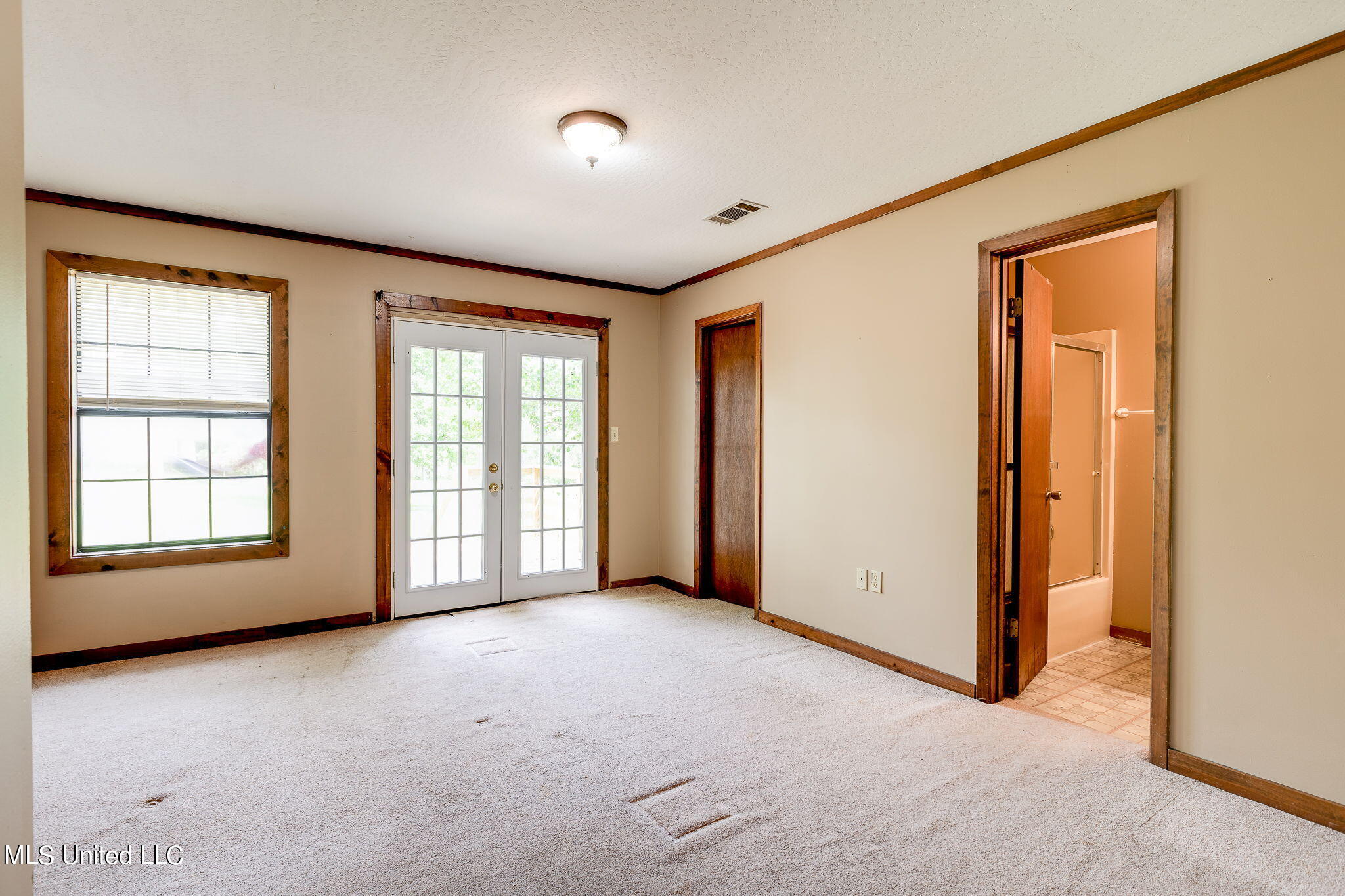 258 T Smith Road Hattiesburg, MS 39401 - Photo 20 of 41 Primary Bedroom