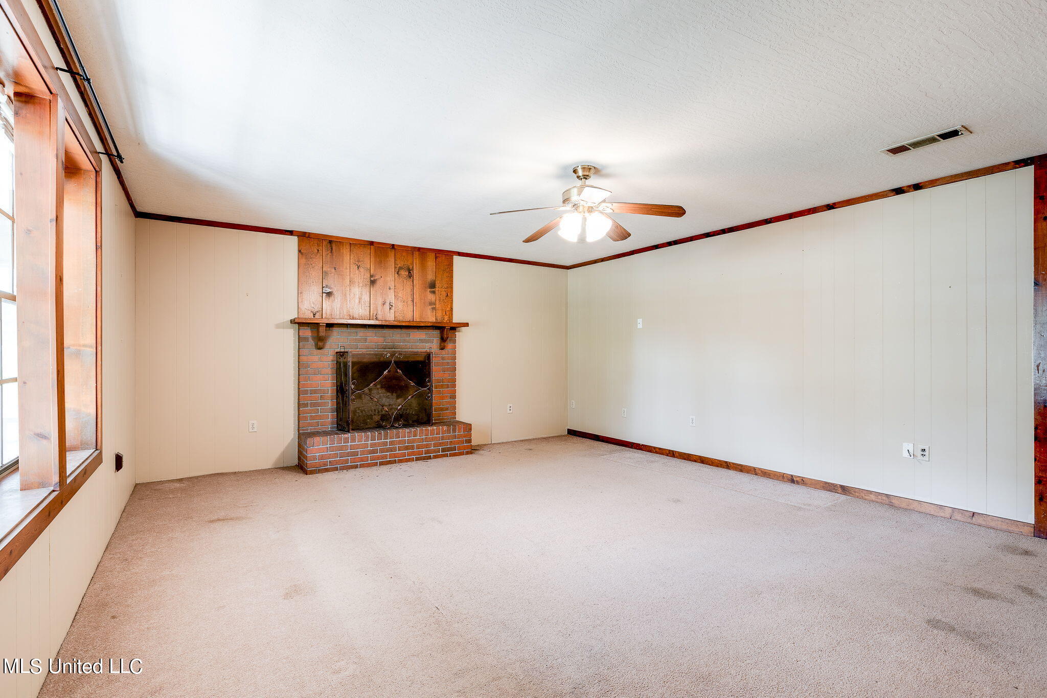 258 T Smith Road Hattiesburg, MS 39401 - Photo 7 of 41 Great Room