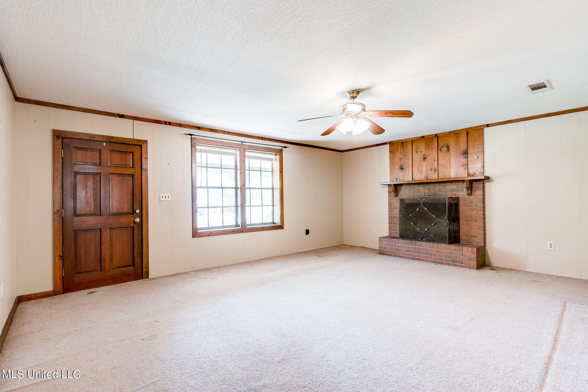 258 T Smith Road Hattiesburg, MS 39401 - Photo 8 of 41 Great Room