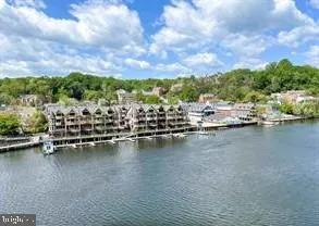 $285,000 | 1533 Colonial Drive, Unit 303, Woodbridge, VA 22192